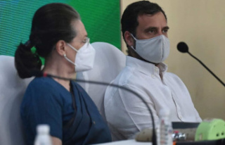 India: Sonia Gandhi questioned over money laundering...