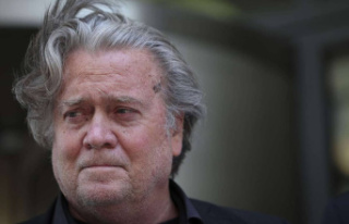 Steve Bannon on trial for refusing to cooperate with...