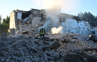 At least 17 dead in Russian strikes on a city in central...