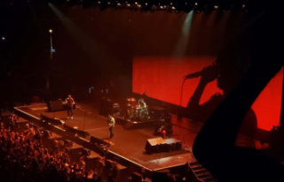 Rage Against The Machine singer injures himself on...