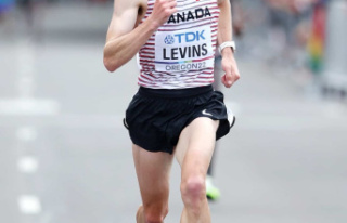 Cameron Levins sets Canadian record