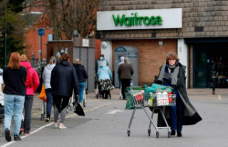 Waste: UK supermarket removes best before date on...