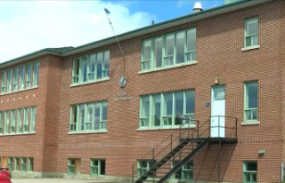 An old school is about to be sold in Saint-Ambroise