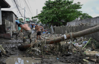 Philippines storm death toll reaches 98