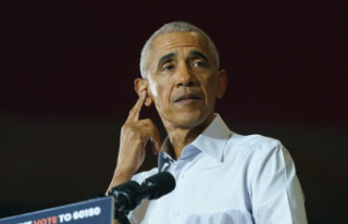 Obama says democracy is at stake in midterm elections