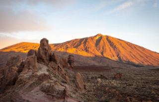 Photo objective: the Volcano El Teide which ignites