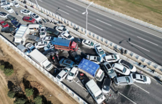 [IN IMAGES] Hundreds of vehicles involved in a pileup...