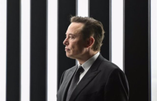 Elon Musk puts his resignation as Twitter CEO to a...