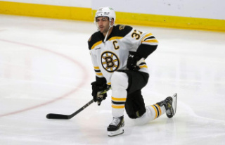 Patrice Bergeron climbs among the legends of the Bruins