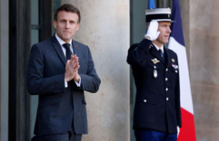 Macron told Zelensky that France would deliver light...