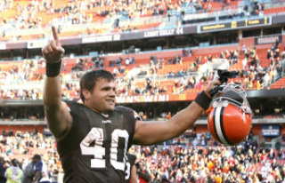 NFL: Peyton Hillis in critical condition after saving...
