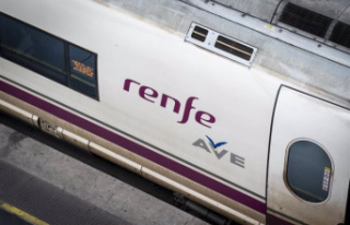 Renfe transports almost 300,000 people this weekend...