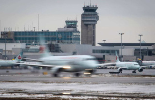 Canada imposes COVID-19 tests on travelers arriving...