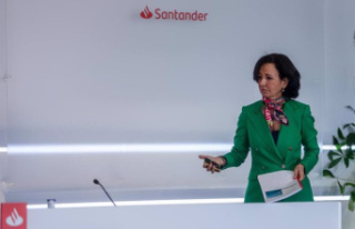 Santander will repurchase shares for more than 900...