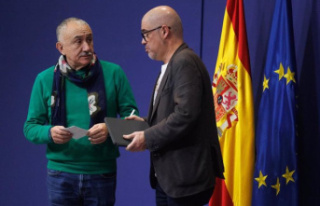 CCOO and UGT suspend the presentation of their salary...