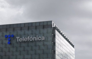 Telefónica sells 64% of its fiber business in Peru...