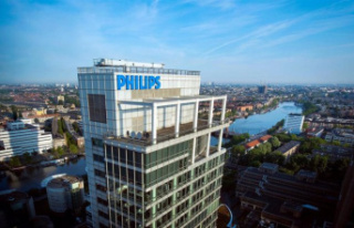 The Agnelli family buys 15% of Philips for about 2,600...