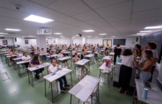 More than 21,000 people called for the Adif exams...