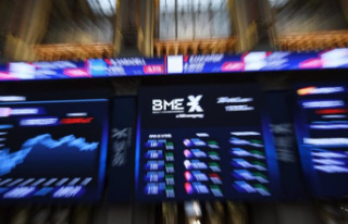The Ibex settles above 9,600 points in the mid-session