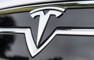 Tesla closed 2023 with a net profit of 13,764 million...