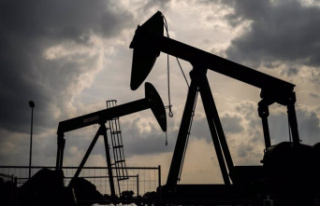 Brent oil barrel falls below $90, despite tensions...
