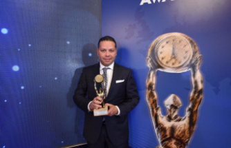 RELEASE: Dr. Alejandro Acuña receives the 2022 European Aesthetic Medicine Award